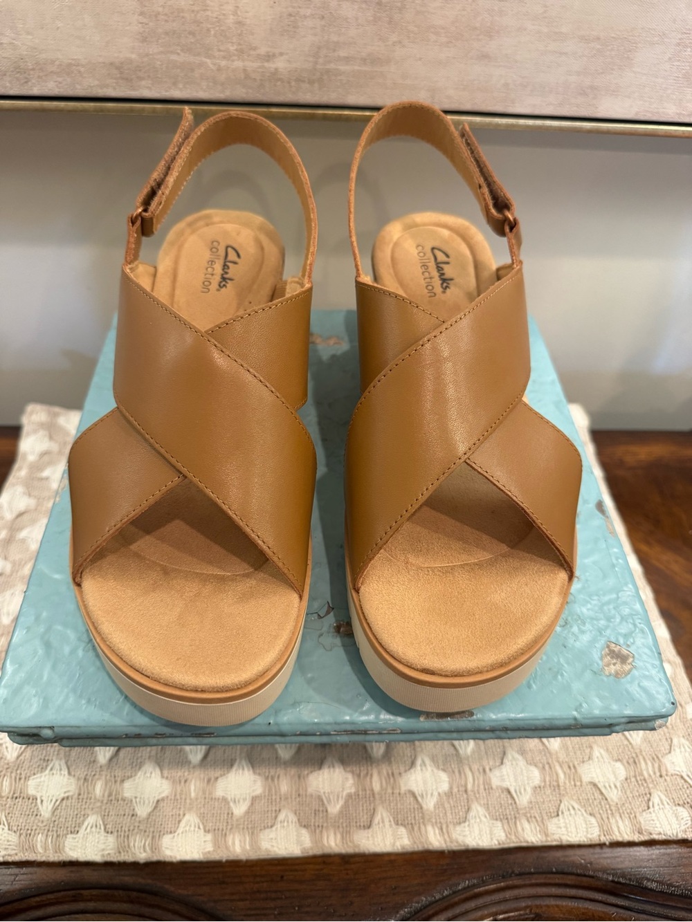 Clarks Collection Leather Heeled Sandals -Diaz Cross Size 9.5 Tan NIB